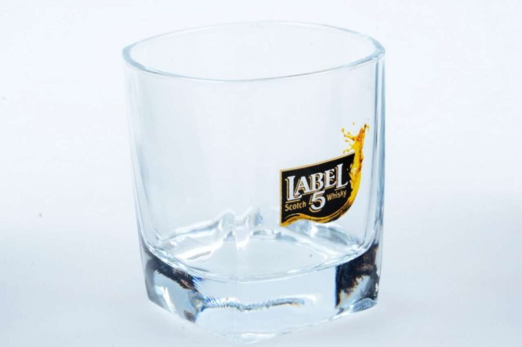 Copas de whisky con logotipo