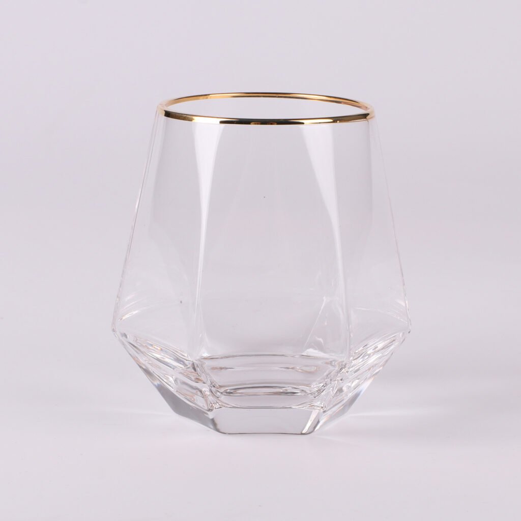 Vaso de cristal con borde dorado