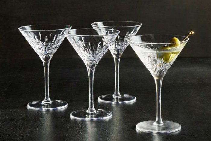 What s The Difference Between A Coupe And A Martini Glass DM Glassware
