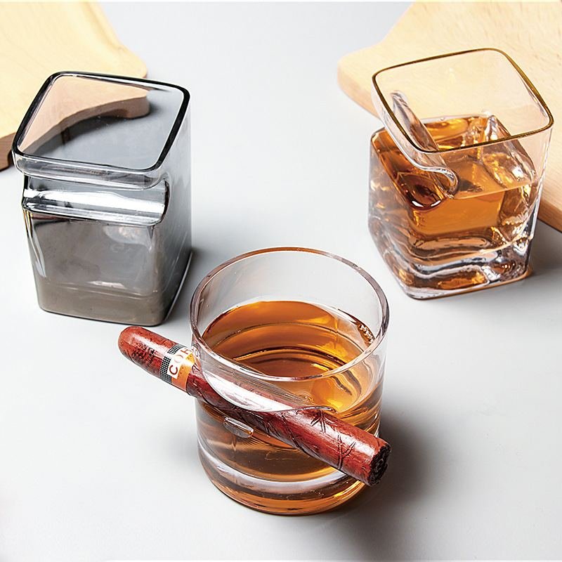 Whiskyglas med cigarholder