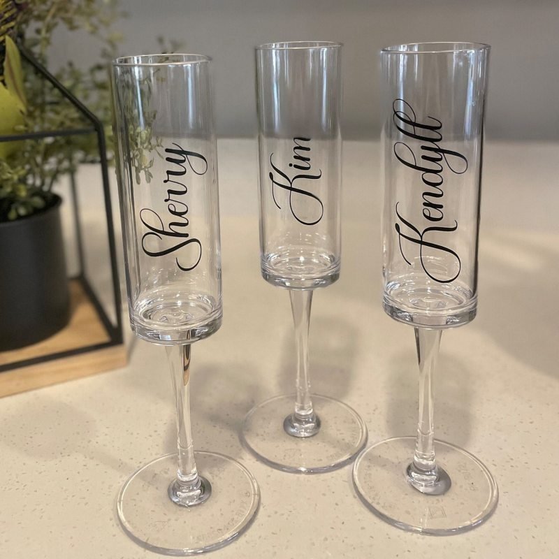 Verre à vin avec autocollants logo